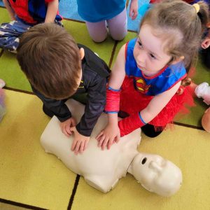 kids doing cpr on a manikin