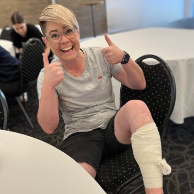 a lady giving 2 thumbs up doing a first aid course with FAST Training Australia.