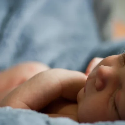 baby-on-blanket learn parenting first aid for peace of mind