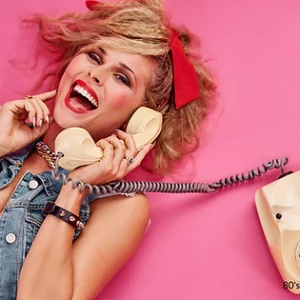 photo of a teenager on the phone. It is important to teach children the importance of balancing time of social media. Teen addiction to social media is addressed in our youth mental health and wellbeing programs. 